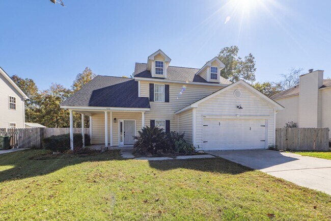 Building Photo - 4 Bedroom 2.5 Bath House in Woodland Lakes - Goose Creek