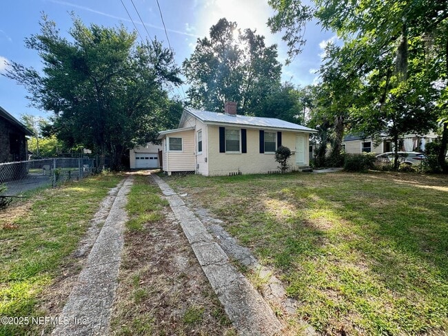 Primary Photo - 2649 Lake Shore Blvd