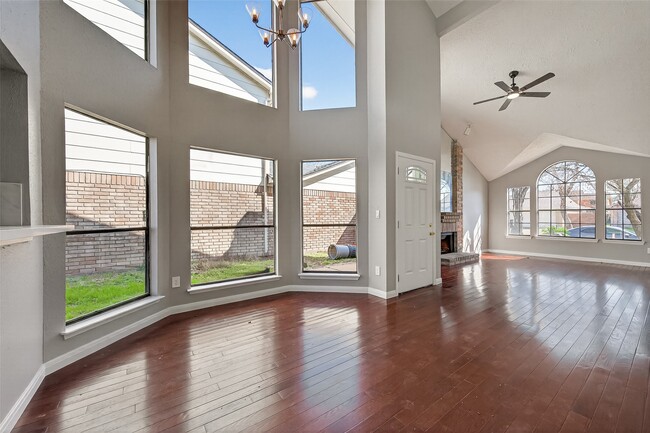 Building Photo - 10707 Staghill Dr