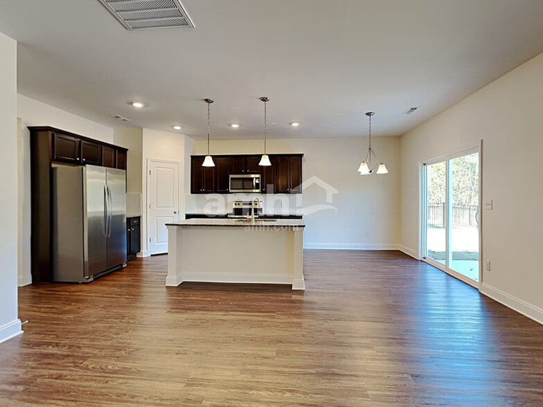 Building Photo - 2105 Overlake Cir