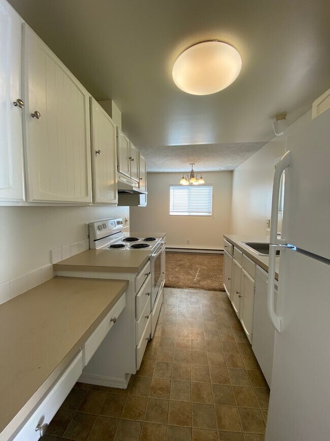 Building Photo - 2909-2911 E. 33rd Ave