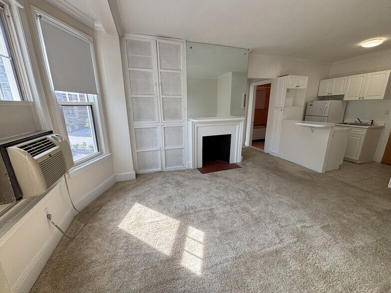 Building Photo - 1243 Beacon St