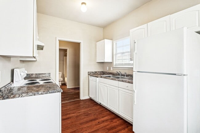 Building Photo - Charming Cottages for Rent in Waveland – 1 & 2 Bedroom Units Available at Cambridge Cottages!