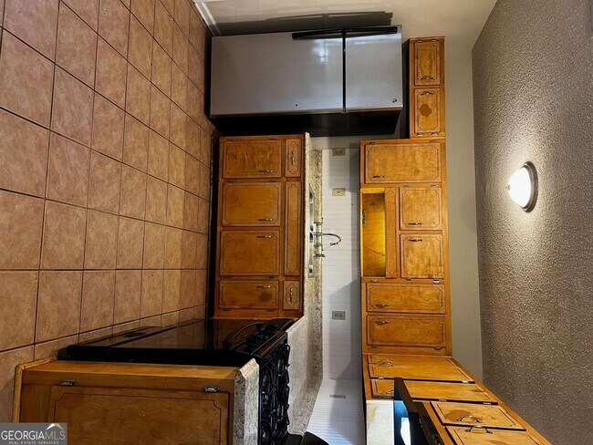 Building Photo - 420 N Elizabeth Ln