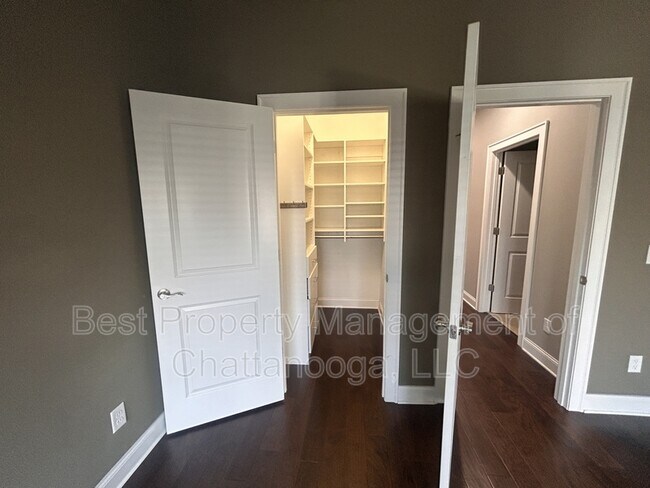 Building Photo - 3111 St Elmo Ave