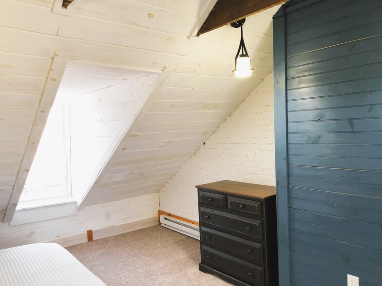 Building Photo - 121 Howard Ave