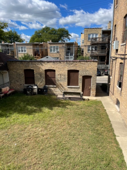 Building Photo - 2145 W Chase Ave