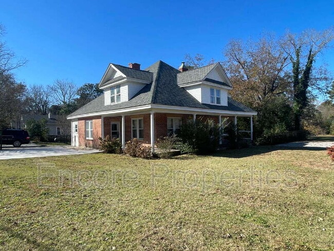 Building Photo - 610 Parks St