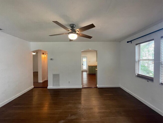 Building Photo - 4221 Burlington Ave N