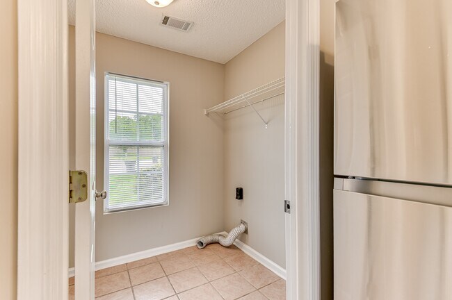 Building Photo - 4416 Hatteras Dr