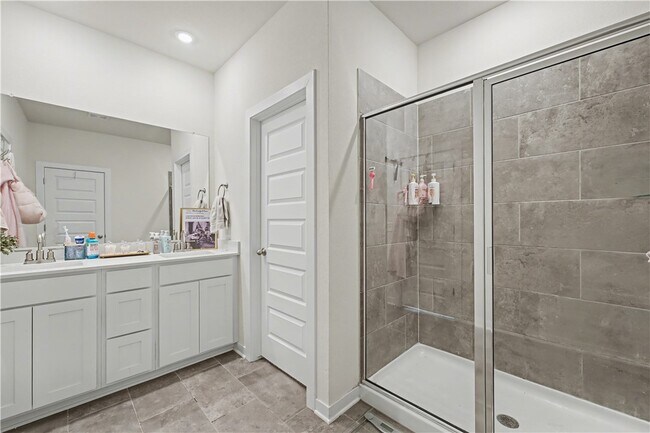 Building Photo - 4885 W Triangle St