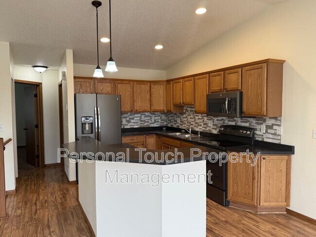 Building Photo - 2320 5th St W