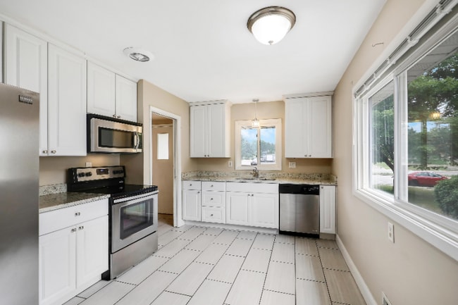 Building Photo - 6332 Xerxes Ave S