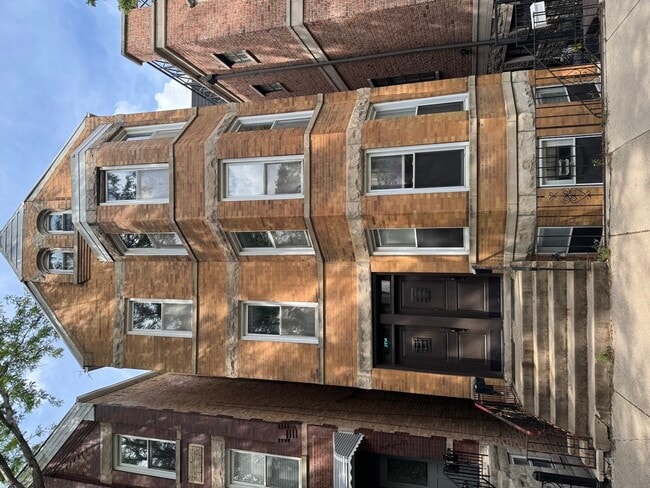 Primary Photo - 2214 W Lyndale St