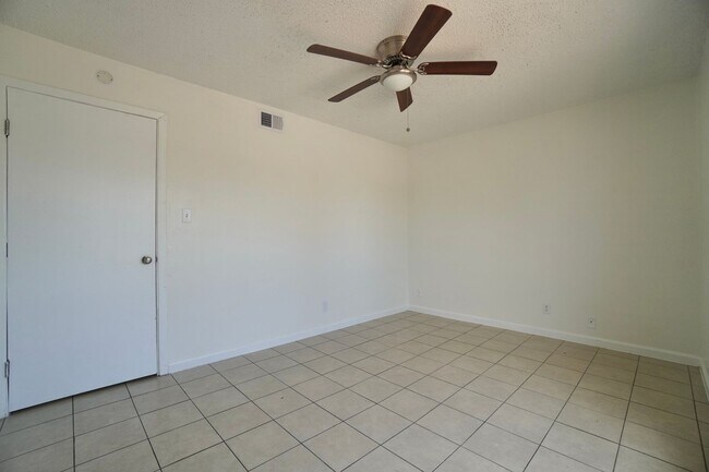Building Photo - 2906 Sweeney Ln