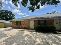 Building Photo - 100 Charolais St