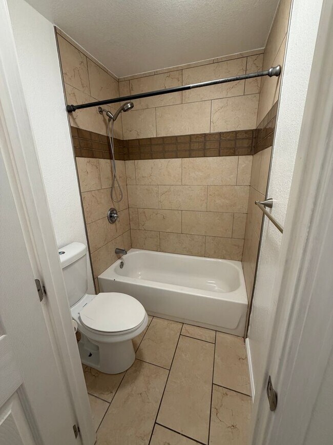 Building Photo - 8492 Hermitage Way