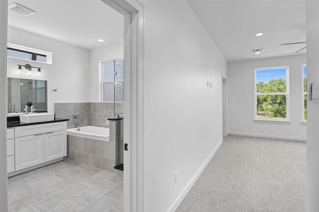 Building Photo - 2929 El Fenice Ln