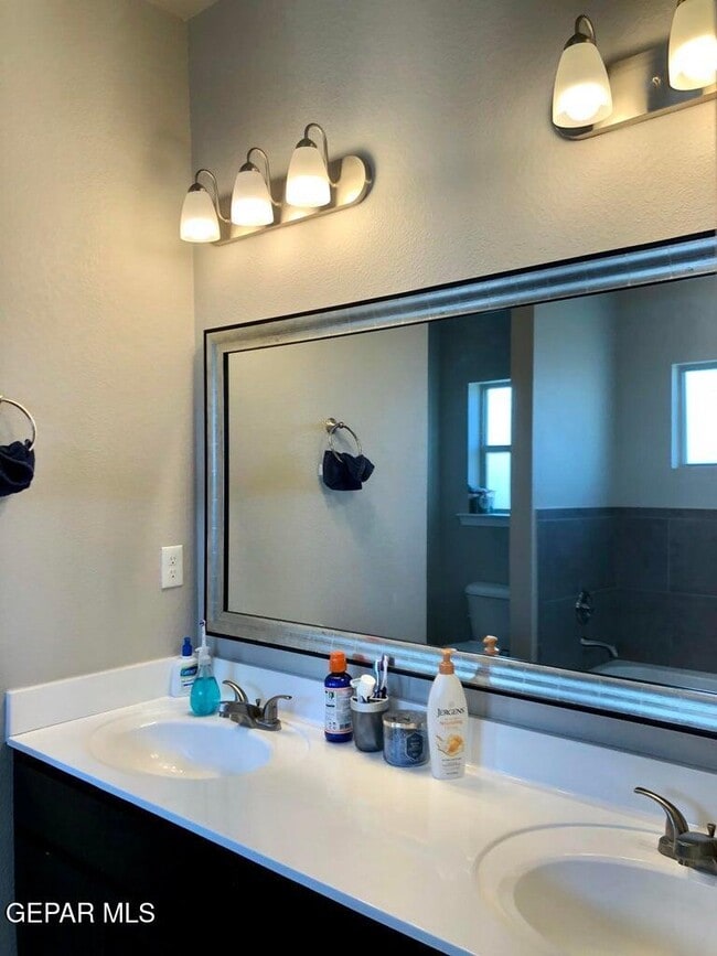 Building Photo - 14350 Loma Esmeralda