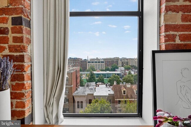 Building Photo - 1615 Q St NW