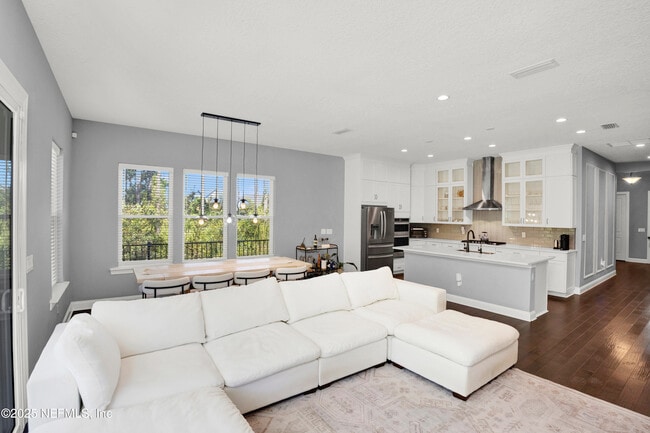 Building Photo - 176 Settler's Landing Dr