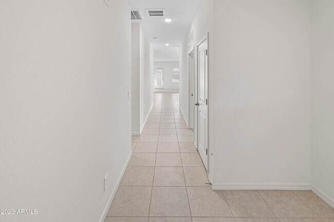 Building Photo - 5733 W Coplen Farms Rd