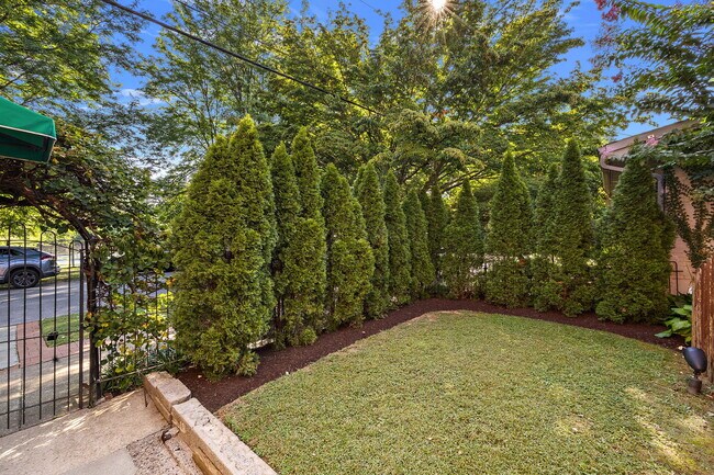 Building Photo - 1516 N Clayton St