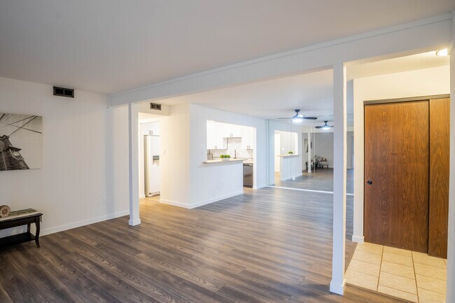 Building Photo - 800 Brook Dr