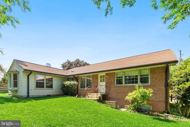 Building Photo - 8803 Tuckerman Ln