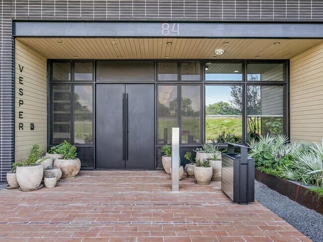 Building Photo - 84 East Ave