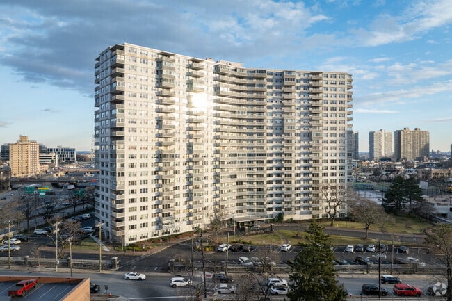 Primary Photo - Mediterranean Towers North & South