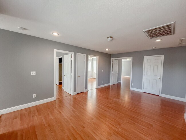 Building Photo - **$500 OFF MOVE IN BY 08/07/2026**Charming Two-Story Home In the Heart of Summerlin with Pool