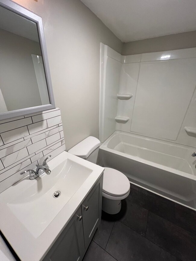 Building Photo - Luxury 1 BD, 1 BA Apartment in Mt Joy!