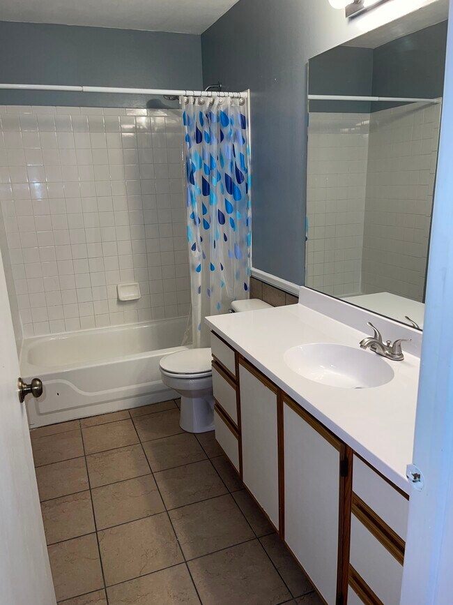 Building Photo - 14016 S Emerson Ct