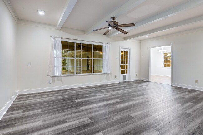 Building Photo - 225 Aurore Ave