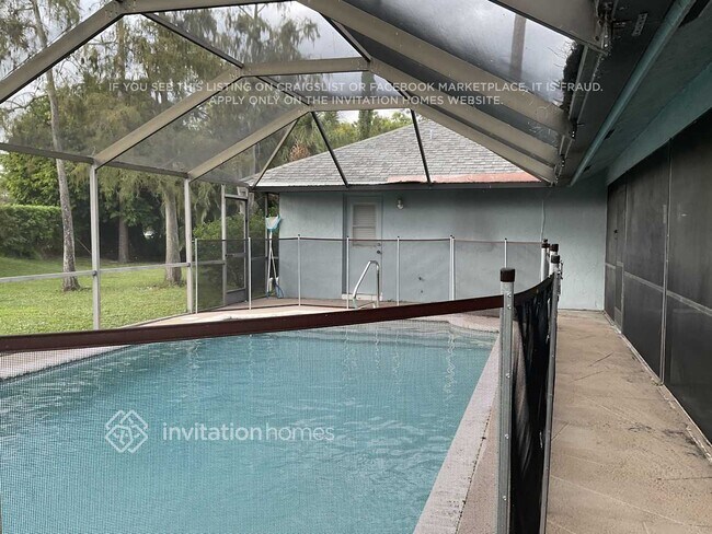 Building Photo - 13427 Kingsbury Dr