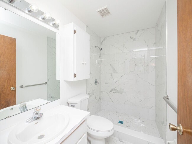 Building Photo - South Lakeland Duplex!