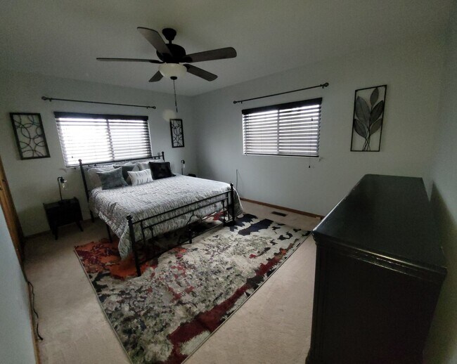 Building Photo - "Lakefront Living! Modern 3BR/2BA Home with Water Views & Private Dock