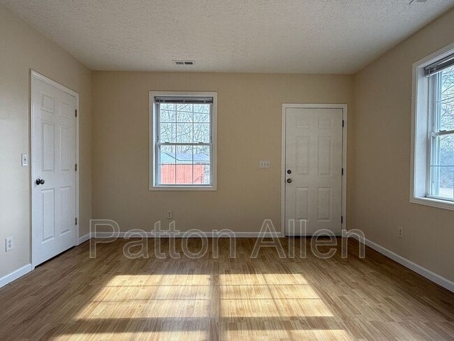 Building Photo - 2 Jenny St