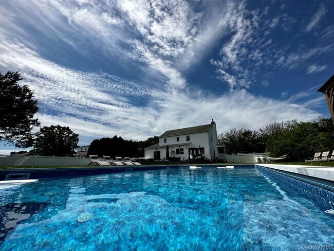 Building Photo - 265 Old Field Ct