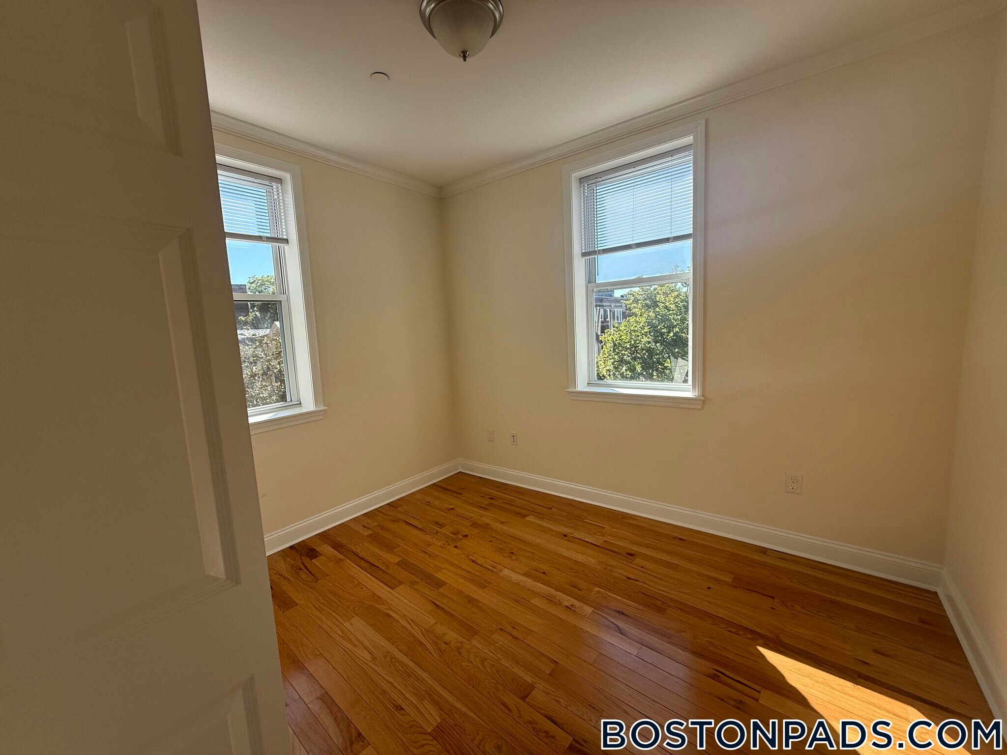 Building Photo - 3 Chauncy St