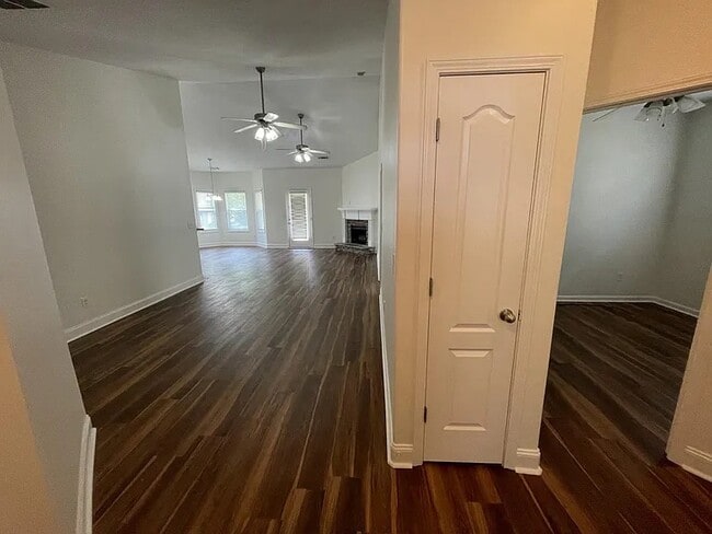 Building Photo - 263 Fern Walk