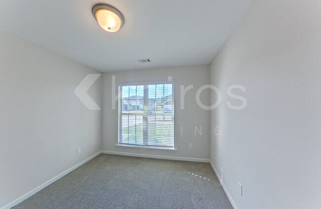 Building Photo - 751 Park Ln