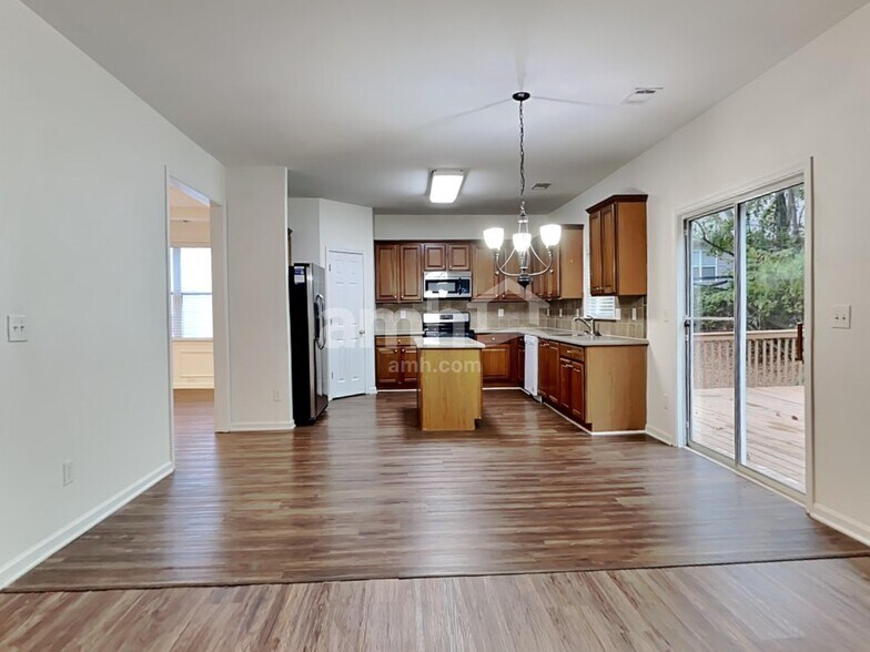 Building Photo - 277 Springs Xing