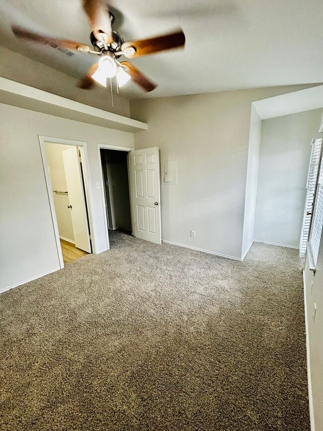 Building Photo - 1818 River Crossing Cir