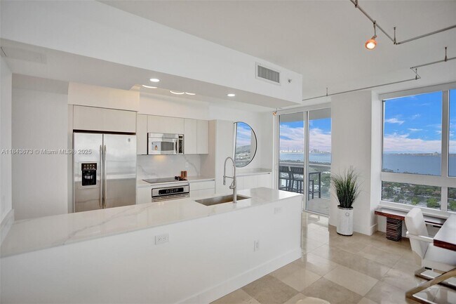 Building Photo - 6365 Collins Ave