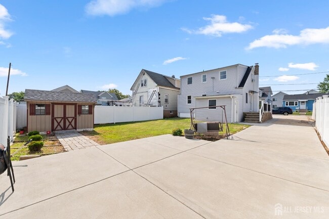 Building Photo - 28 St Ann St