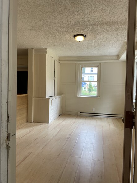 Primary Photo - 223 Jackson St