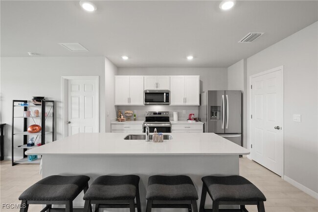 Building Photo - 2621 Table Coral Trl