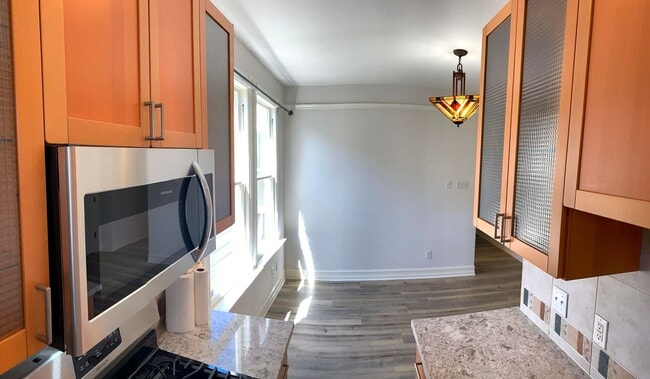 Building Photo - UPDATED BRIGHT 800sf 2BR/1BA Flat Noe Noe ...